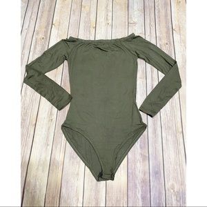 PRETTYLITTLETHING Long Sleeve Bodysuit Siz…